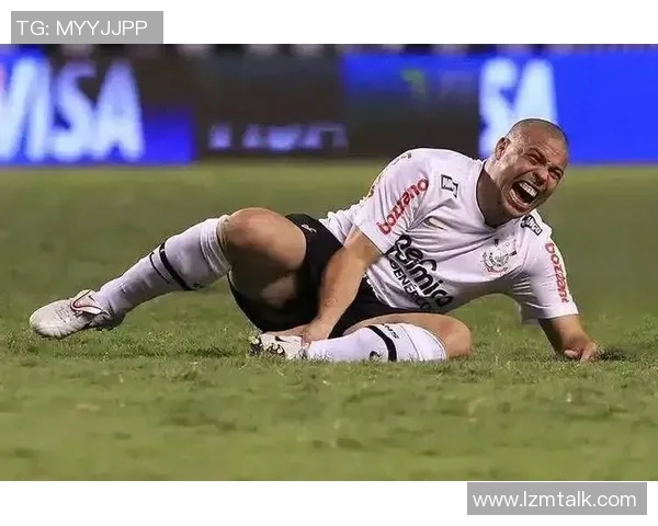 九八足球明星赛回顾罗纳尔多的传奇表现与赛场风采