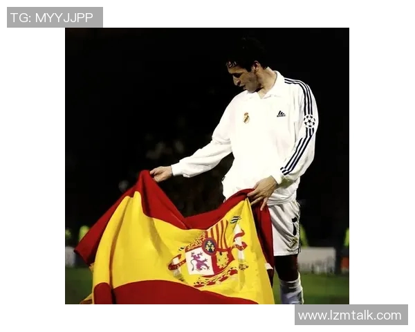 传奇球场上的英雄们：回顾那些有名的经典足球明星与他们的辉煌岁月