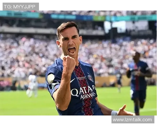 星光璀璨足球场知名球星相聚瞬间定格精彩时刻