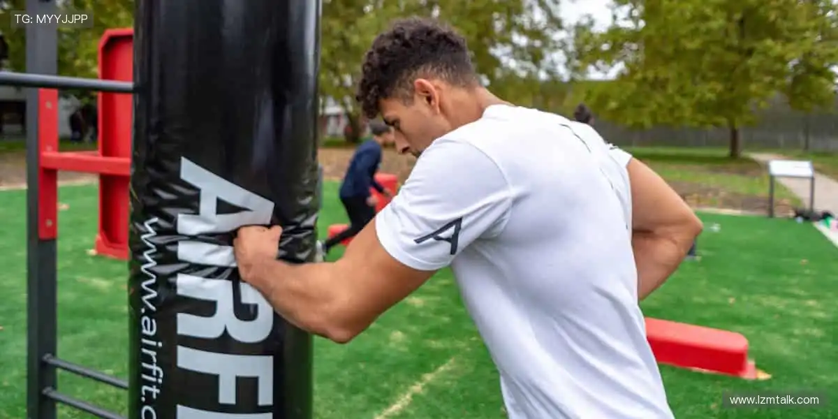 🎮装备即战力,周边藏热爱!让你的热爱从赛场延伸到生活!